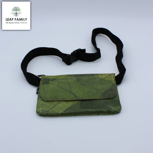 Vegane und nachhaltige Bauchtasche aus Teakblättern