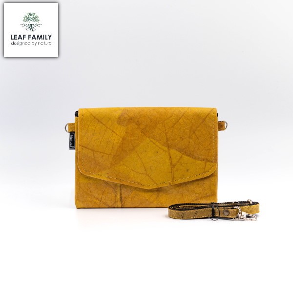 Vegane und nachhaltige Tasche / Clutch flach aus Teakblättern