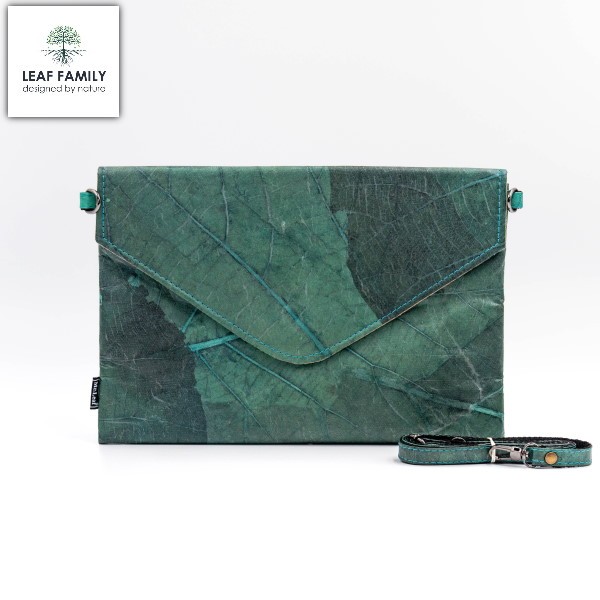 Vegane und nachhaltige Tasche / Clutch groß und flach aus Teakblättern
