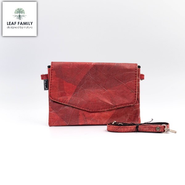 Vegane und nachhaltige Tasche / Clutch flach aus Teakblättern