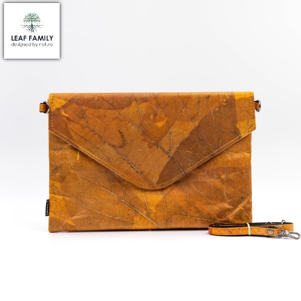 Vegane und nachhaltige Tasche / Clutch groß und flach aus Teakblättern