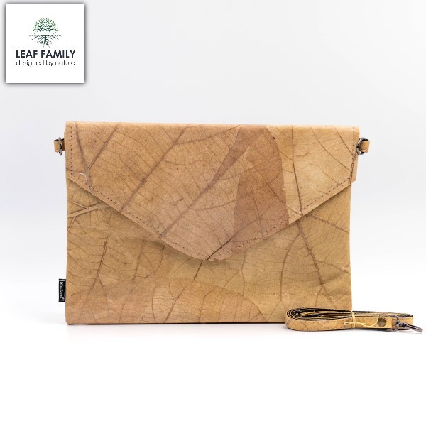 Vegane und nachhaltige Tasche / Clutch groß und flach aus Teakblättern