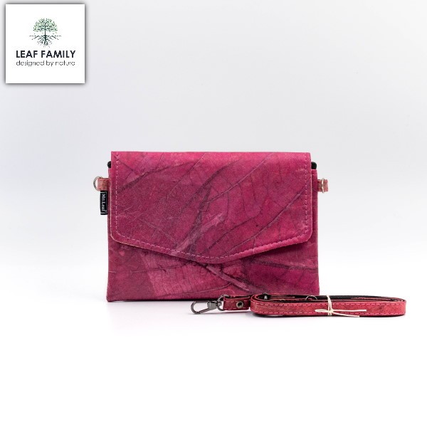Vegane und nachhaltige Tasche / Clutch flach aus Teakblättern
