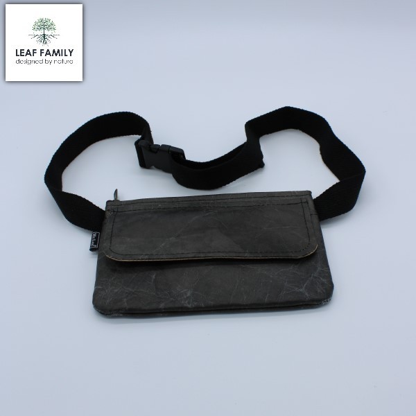 Vegane und nachhaltige Bauchtasche aus Teakblättern