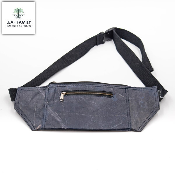 Vegane und nachhaltige Bauchtasche oder Brusttasche aus Teakblättern