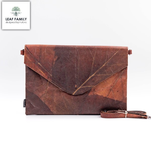 Vegane und nachhaltige Tasche / Clutch groß und flach aus Teakblättern